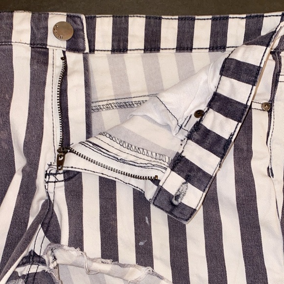 Divided Size 12 Black White Stripe Curt Off Jean Shorts - Picture 8 of 10